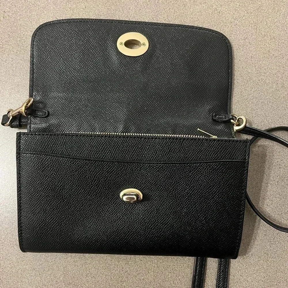 Coach Twist Lock - Picture 10 of 15